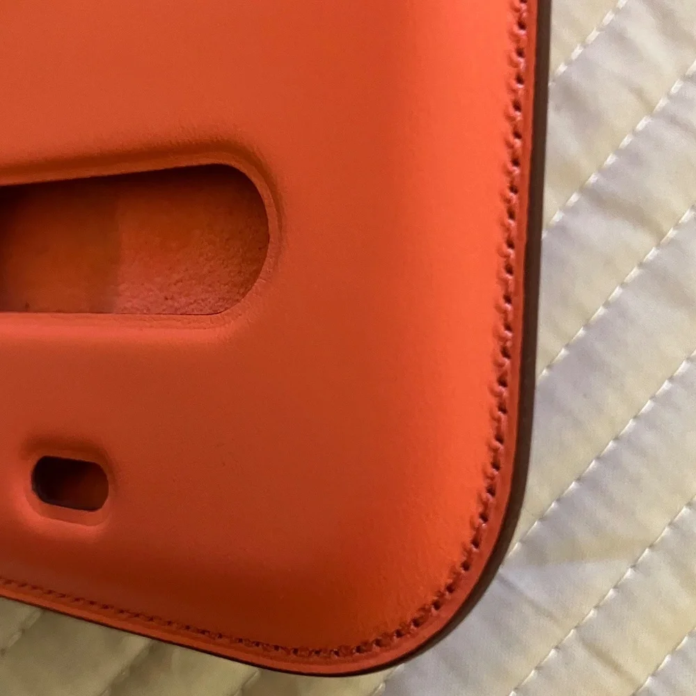 Apple iPhone Leather Sleeve With Magsafe Pink Citrus
